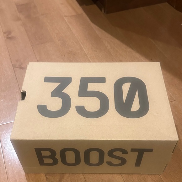 Yeezy Boost 350 V2 sneakers!  Size 7!  Lime green/black. Like new condition! - Picture 11 of 11